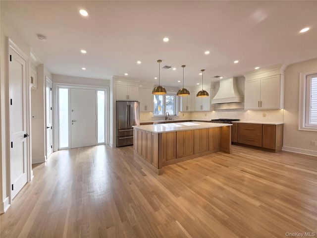 208 Wetherill Road, Garden City, NY 11530
