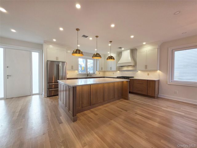208 Wetherill Road, Garden City, NY 11530