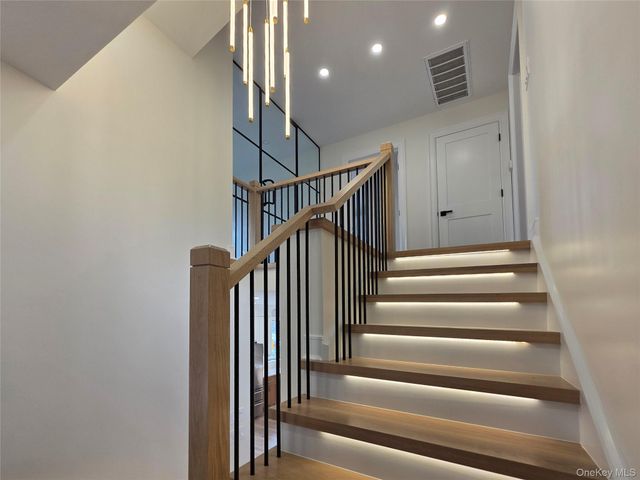 208 Wetherill Road, Garden City, NY 11530