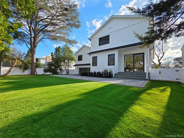 208 Wetherill Road, Garden City, NY 11530