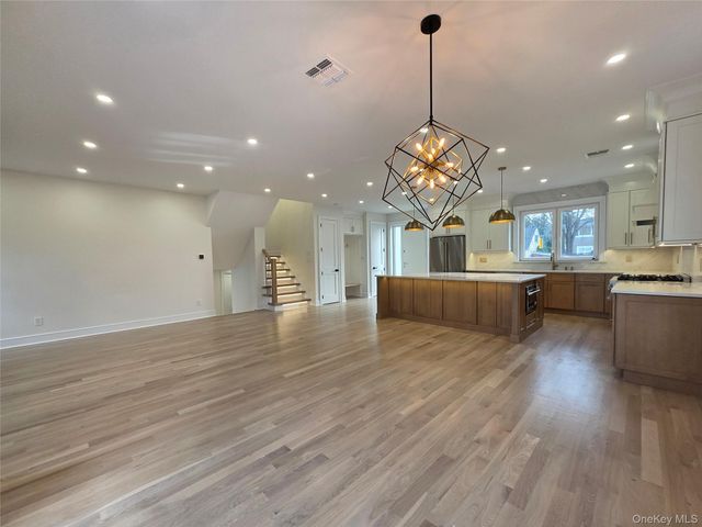 208 Wetherill Road, Garden City, NY 11530