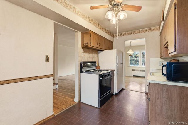 208 Weyford Terrace, Garden City, NY 11530