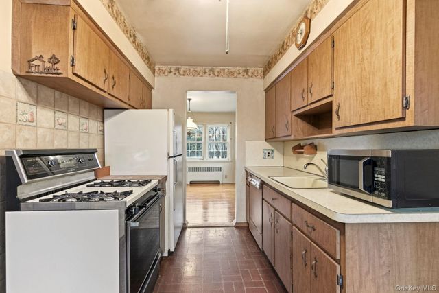 208 Weyford Terrace, Garden City, NY 11530