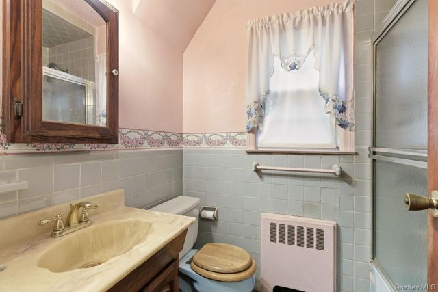 208 Weyford Terrace, Garden City, NY 11530