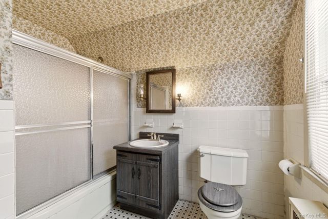 208 Weyford Terrace, Garden City, NY 11530