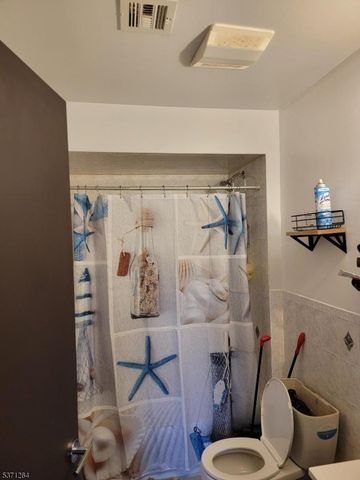 124 Amherst St 124A, East Orange City, NJ 07018