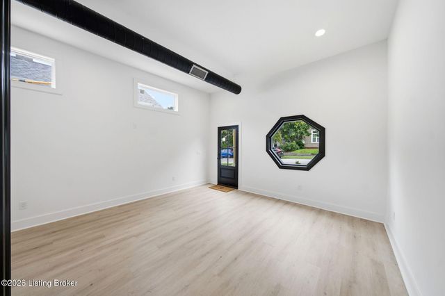 1032 Lydia St, Louisville, KY 40217