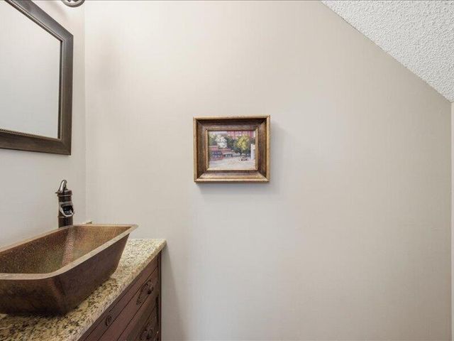 31990 S 624 Place B2, Grove, OK 74344