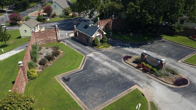 31990 S 624 Place B2, Grove, OK 74344