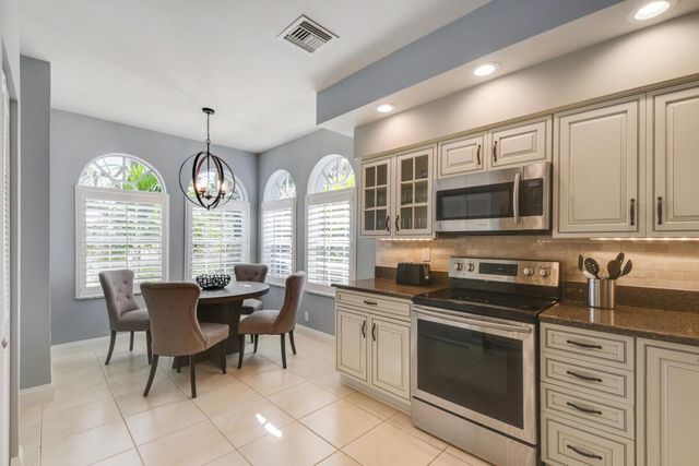 206 Ryder Cup Circle S, Palm Beach Gardens, FL 33418