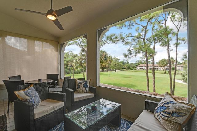 206 Ryder Cup Circle S, Palm Beach Gardens, FL 33418