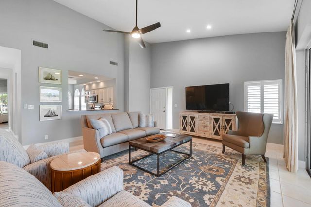 206 Ryder Cup Circle S, Palm Beach Gardens, FL 33418