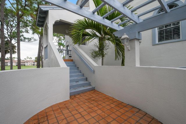 206 Ryder Cup Circle S, Palm Beach Gardens, FL 33418