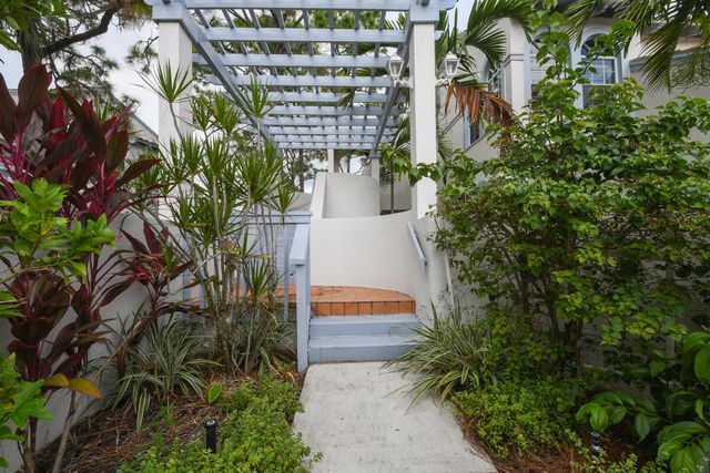 206 Ryder Cup Circle S, Palm Beach Gardens, FL 33418