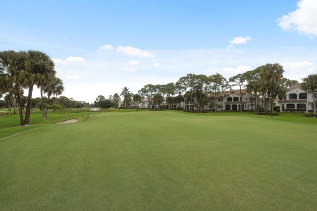 206 Ryder Cup Circle S, Palm Beach Gardens, FL 33418
