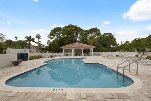 206 Ryder Cup Circle S, Palm Beach Gardens, FL 33418