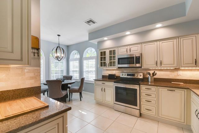 206 Ryder Cup Circle S, Palm Beach Gardens, FL 33418