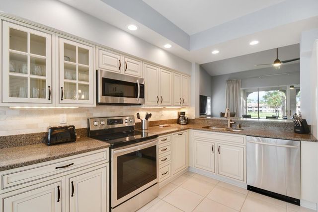 206 Ryder Cup Circle S, Palm Beach Gardens, FL 33418
