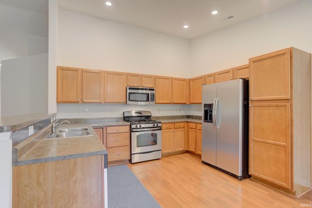 3025 Paradise Circle, Newburgh, IN 47630