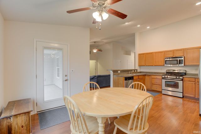 3025 Paradise Circle, Newburgh, IN 47630