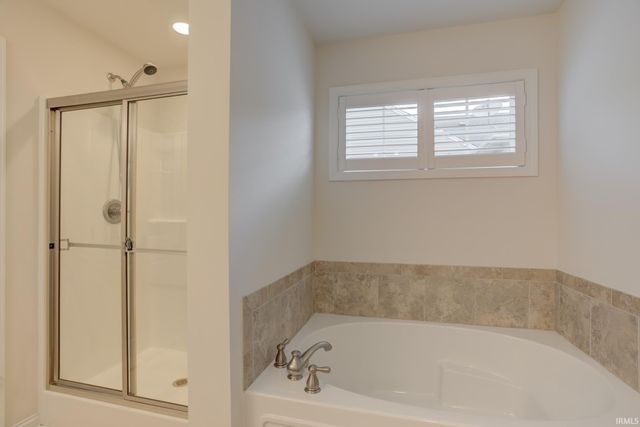 3025 Paradise Circle, Newburgh, IN 47630