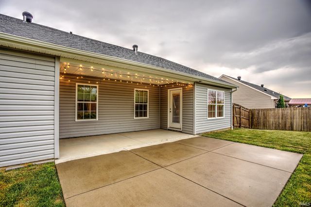 3025 Paradise Circle, Newburgh, IN 47630