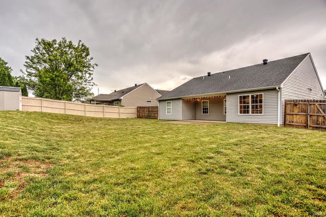 3025 Paradise Circle, Newburgh, IN 47630