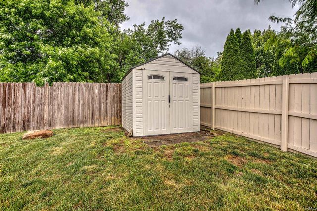 3025 Paradise Circle, Newburgh, IN 47630