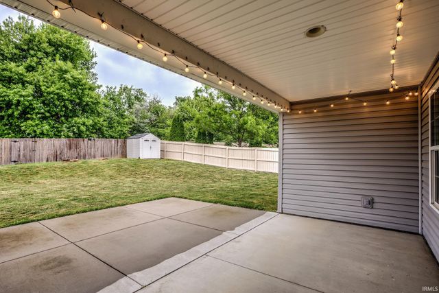 3025 Paradise Circle, Newburgh, IN 47630