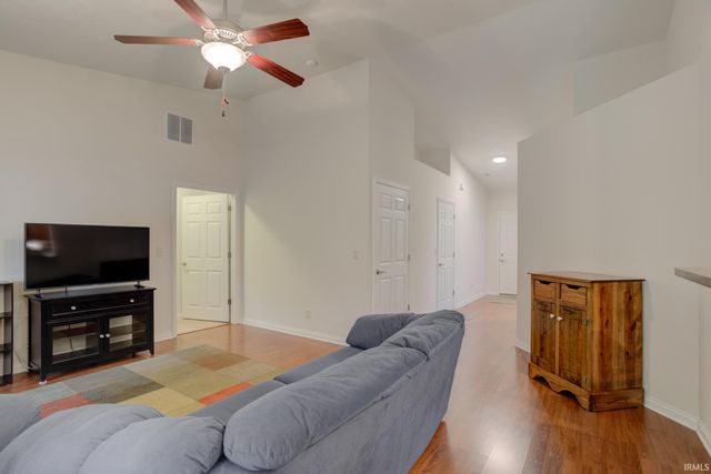 3025 Paradise Circle, Newburgh, IN 47630