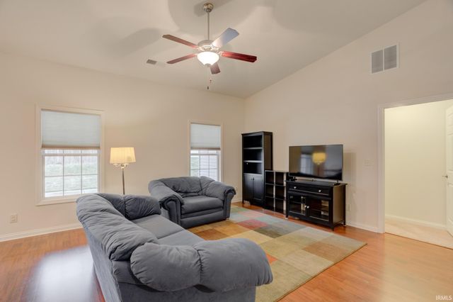 3025 Paradise Circle, Newburgh, IN 47630