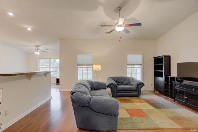 3025 Paradise Circle, Newburgh, IN 47630