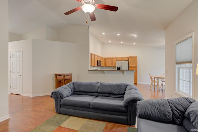 3025 Paradise Circle, Newburgh, IN 47630