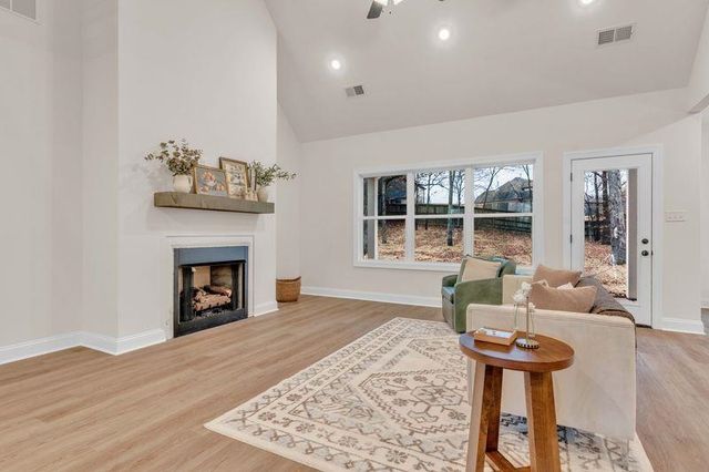 2007 COLLEGE RD, Southaven, MS 38672