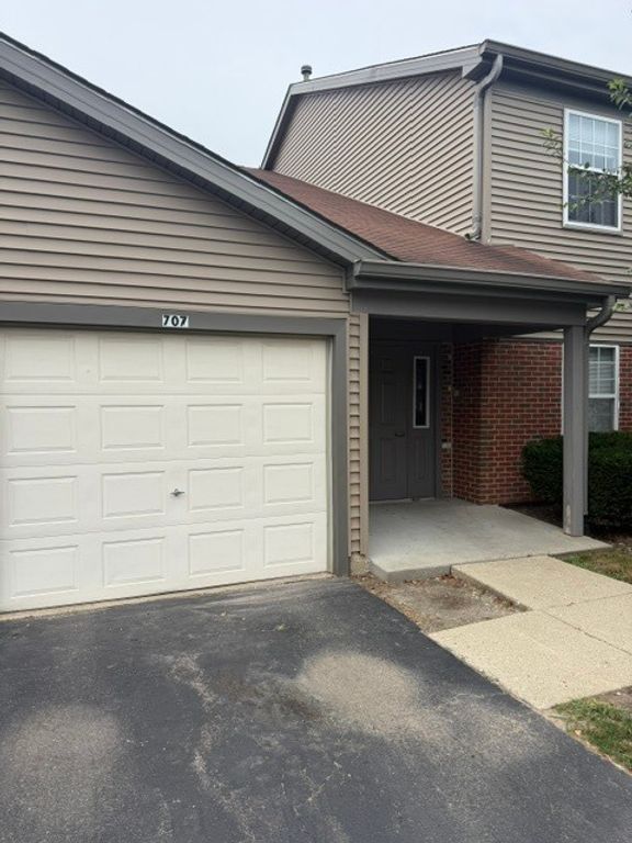 707 E Whispering Oaks Drive, Palatine, IL 60074 — exterior
