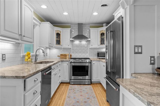 1609 S Arlington Drive, Seneca, SC 29672