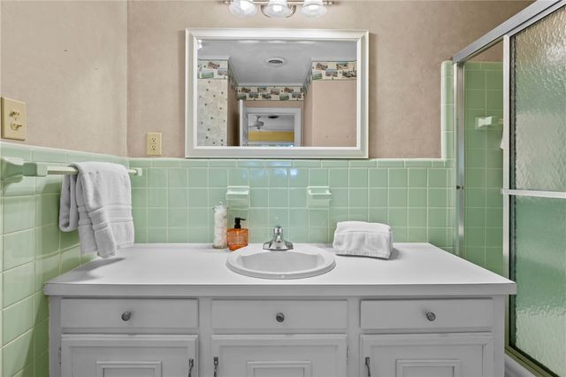 1609 S Arlington Drive, Seneca, SC 29672