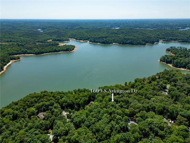 1609 S Arlington Drive, Seneca, SC 29672