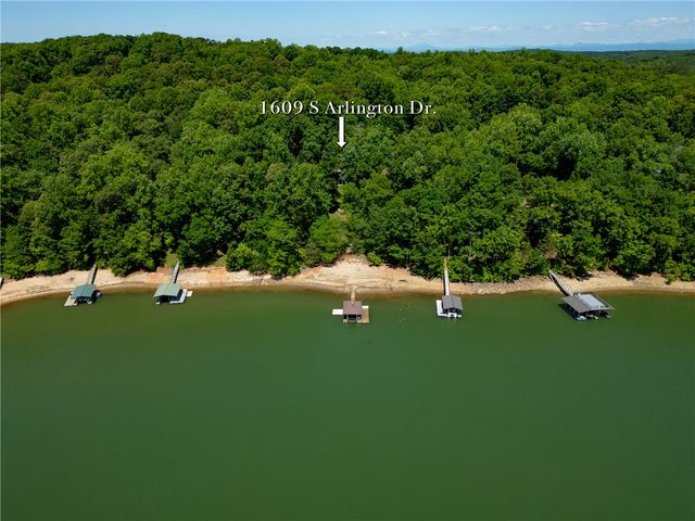 1609 S Arlington Drive, Seneca, SC 29672