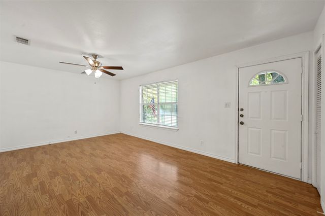 214 Wildflower Drive, Gun Barrel City, TX 75156