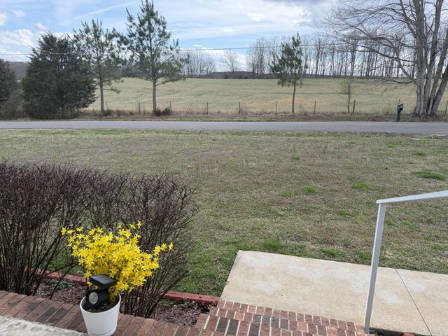 70 Dunn Leoma Rd, Leoma, TN 38468