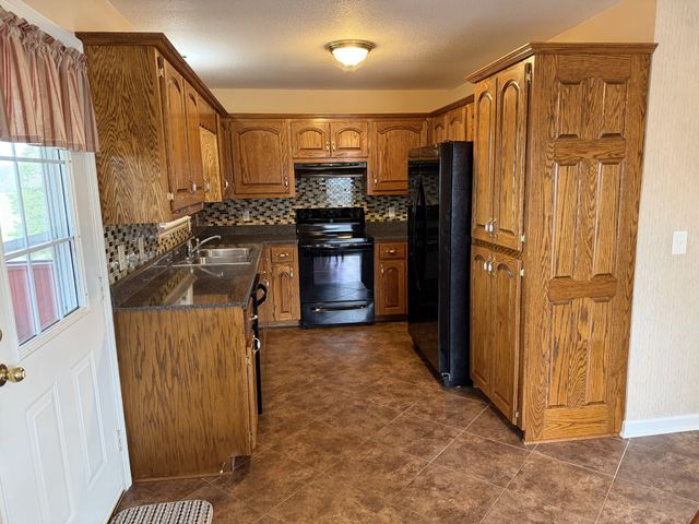 70 Dunn Leoma Rd, Leoma, TN 38468