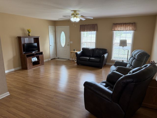 70 Dunn Leoma Rd, Leoma, TN 38468