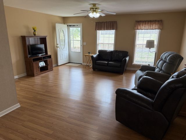 70 Dunn Leoma Rd, Leoma, TN 38468