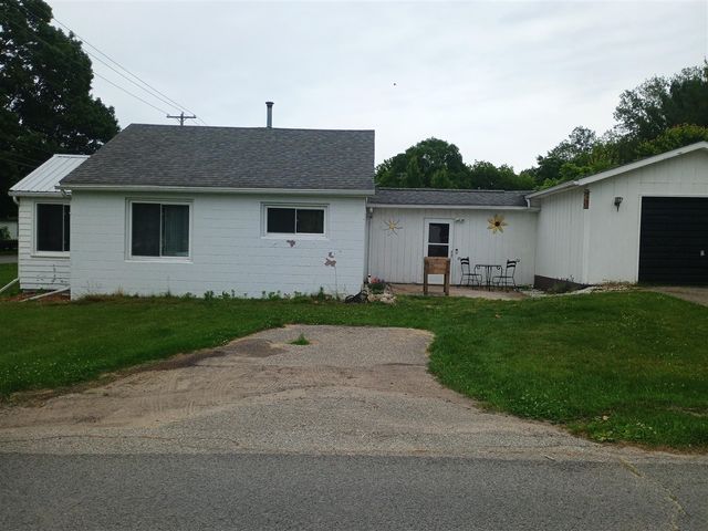 502 E Forest Street, Edmore, MI 48829