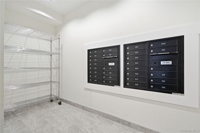 180 Deer Park Avenue 202, Babylon, NY 11702