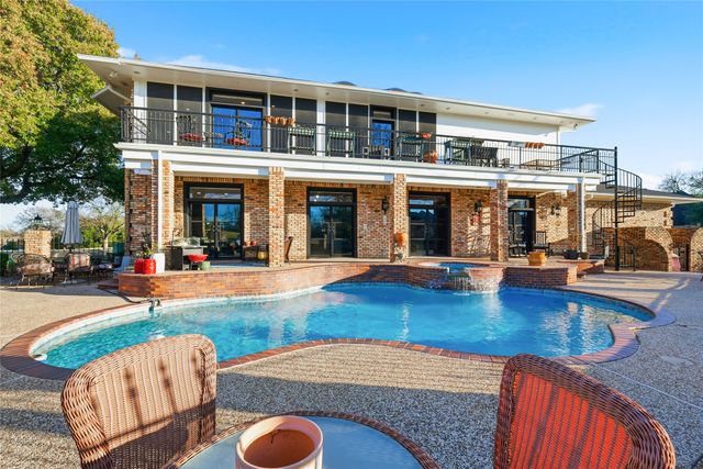 901 Ironwood Drive, Desoto, TX 75115