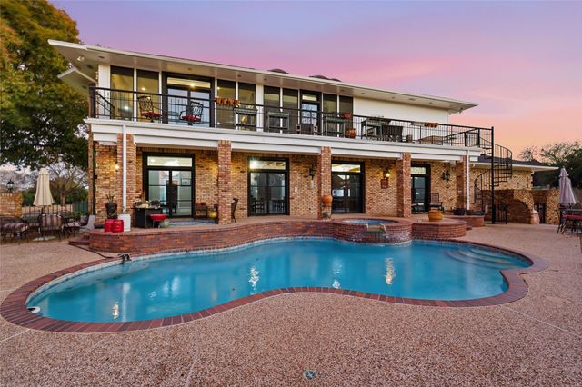 901 Ironwood Drive, Desoto, TX 75115