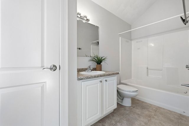 2A Auburn St 2A, Woburn, MA 01801