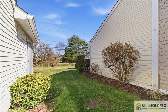 1213 Lindera Plaza B, Monroe, NJ 08831